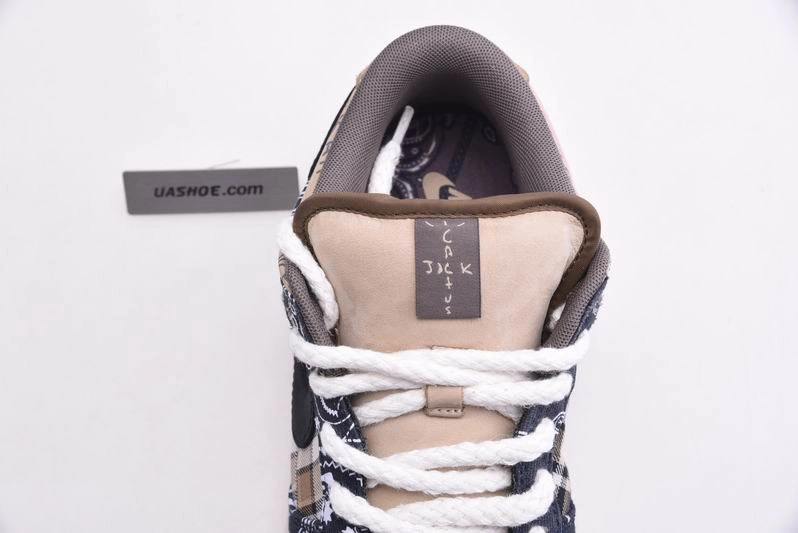 Travis Scott x Nike SB Dunk Low CT5053-001