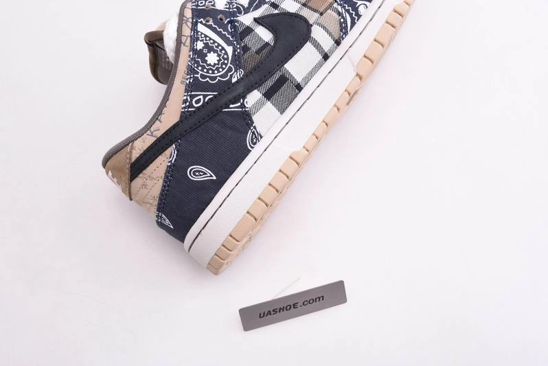 Travis Scott x Nike SB Dunk Low CT5053-001
