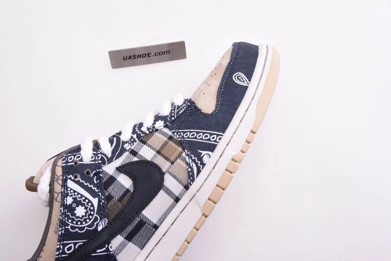 Travis Scott x Nike SB Dunk Low CT5053-001