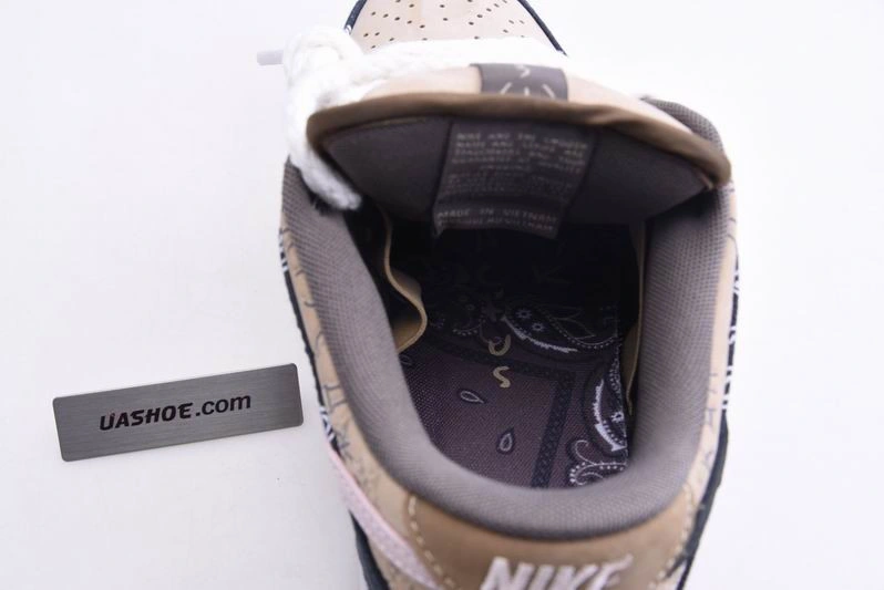 Travis Scott x Nike SB Dunk Low CT5053-001