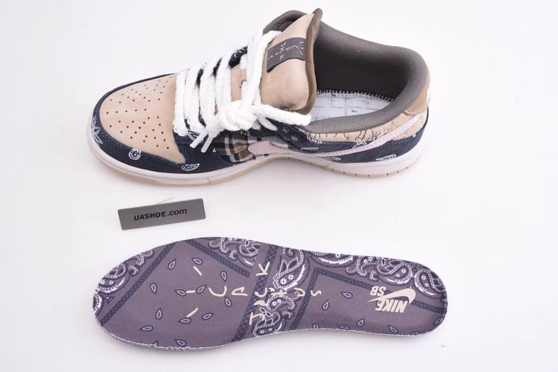 Travis Scott x Nike SB Dunk Low CT5053-001