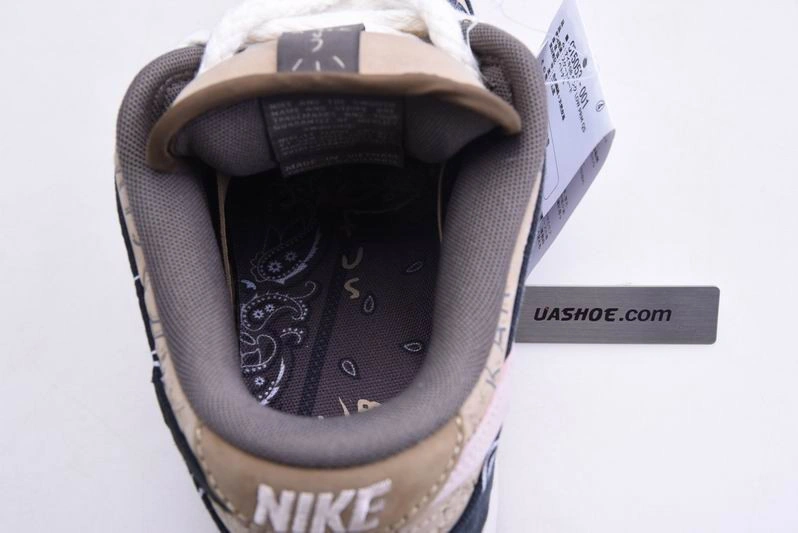 Travis Scott x Nike SB Dunk Low CT5053-001