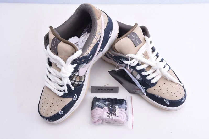Travis Scott x Nike SB Dunk Low CT5053-001
