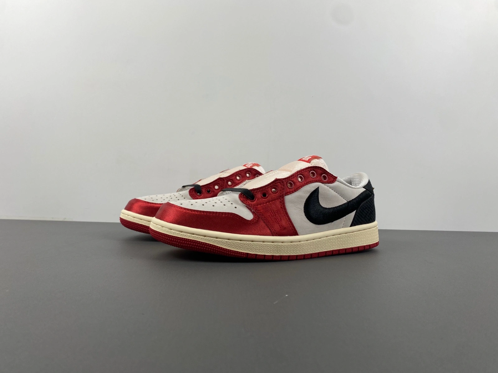 Trophy Room Air Jordan 1 Low OG FN0432-100