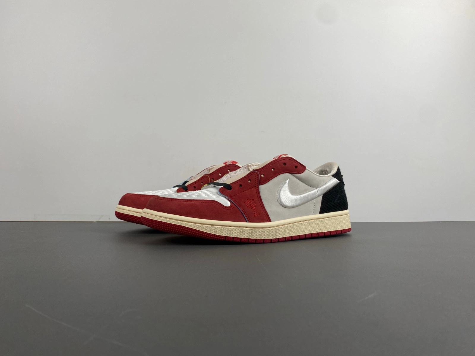 Trophy Room x Air Jordan 1 Low OG Home HV6157-100