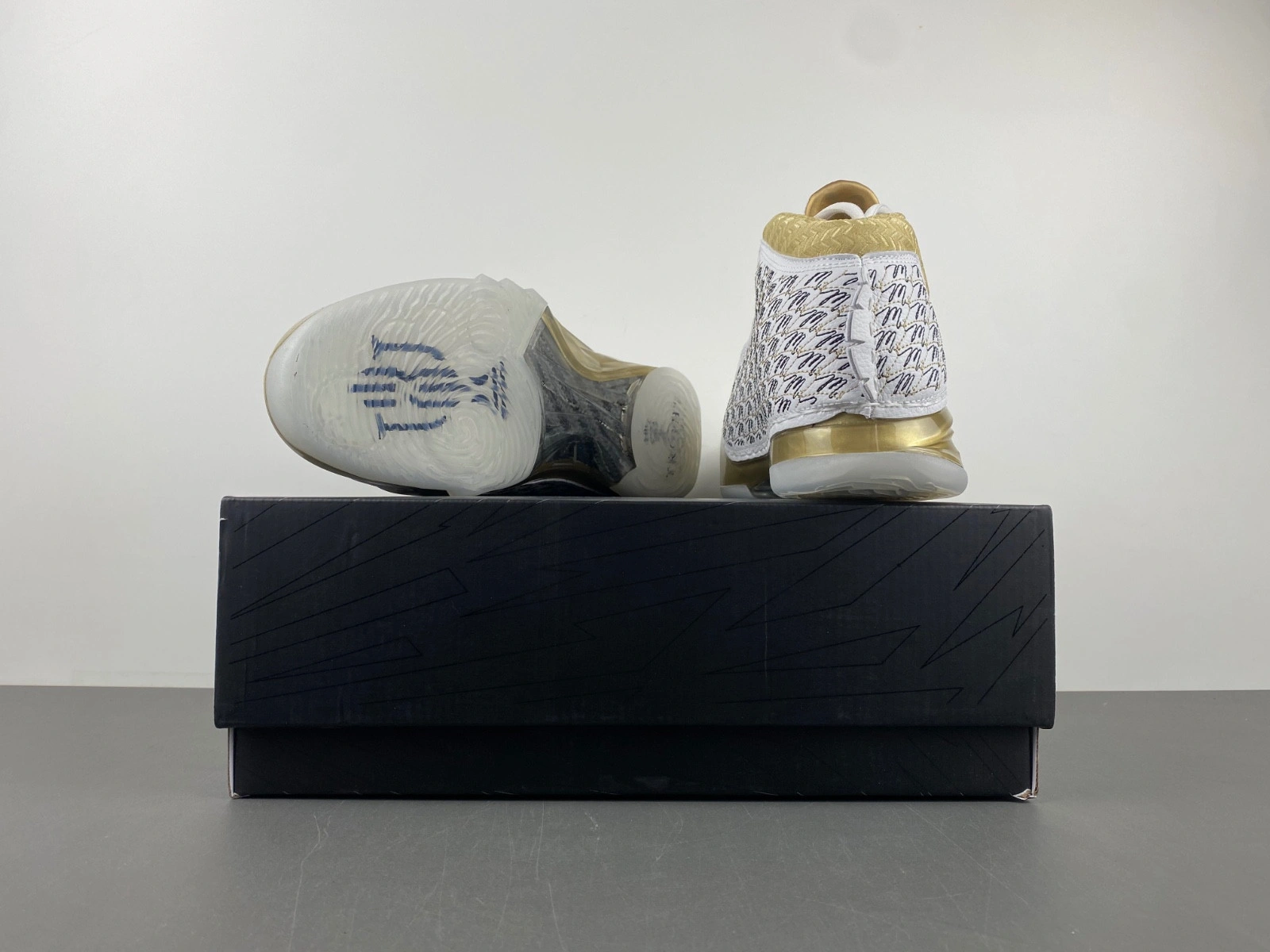 Trophy Room x Air Jordan 23 Retro 'White' 853336-123