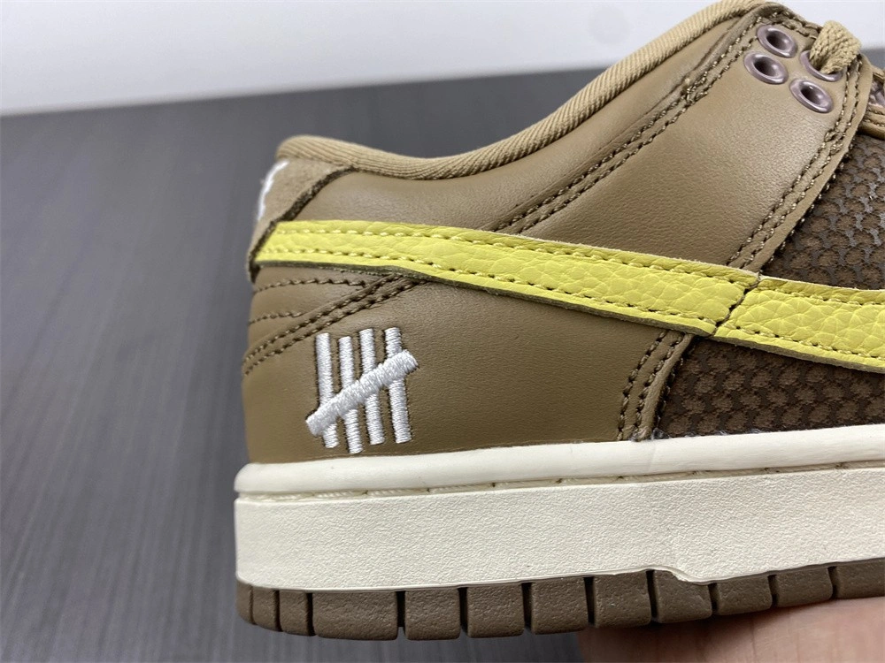 Undefeated x Dunk Low SP 'Canteen' - Nike - DH3061 200