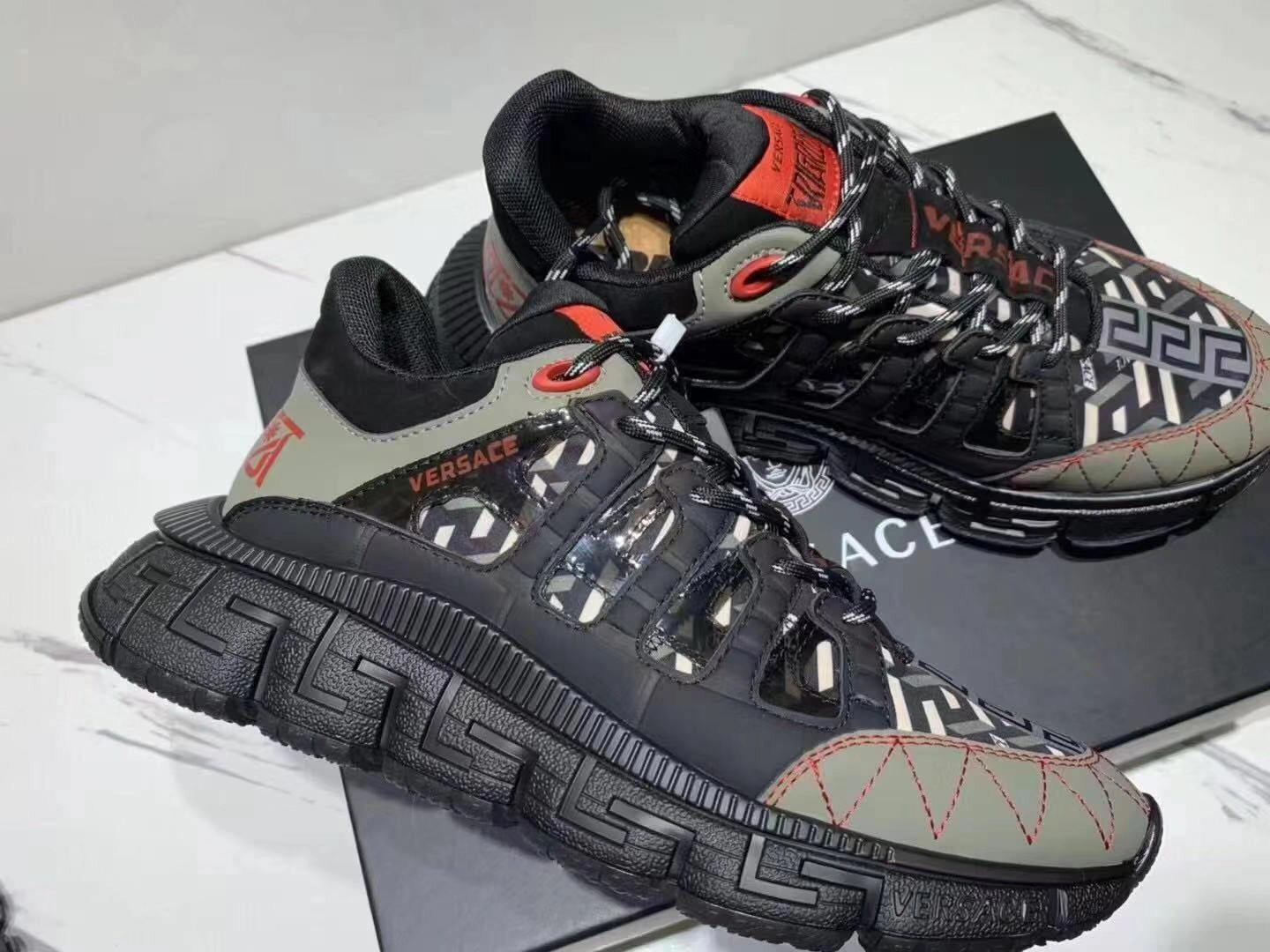 Vesace  Sneakers
