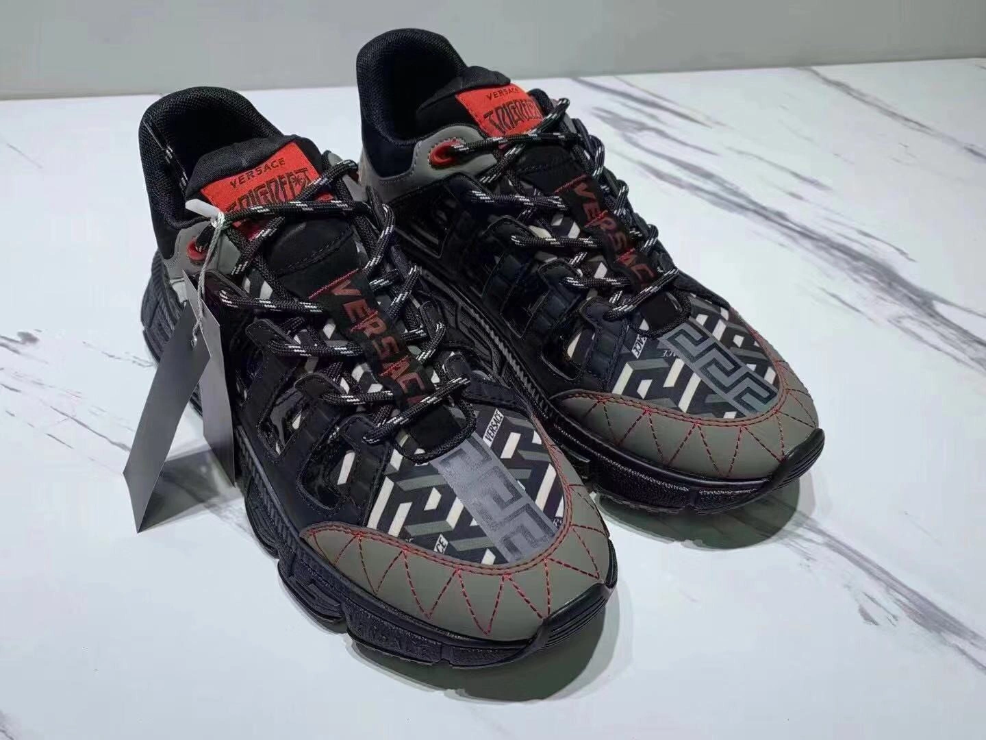 Vesace  Sneakers