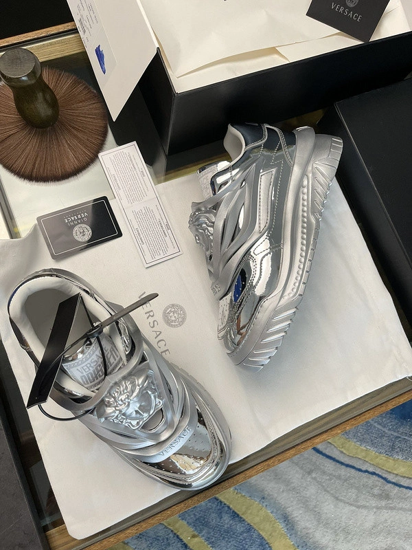 Vesace  Sneakers