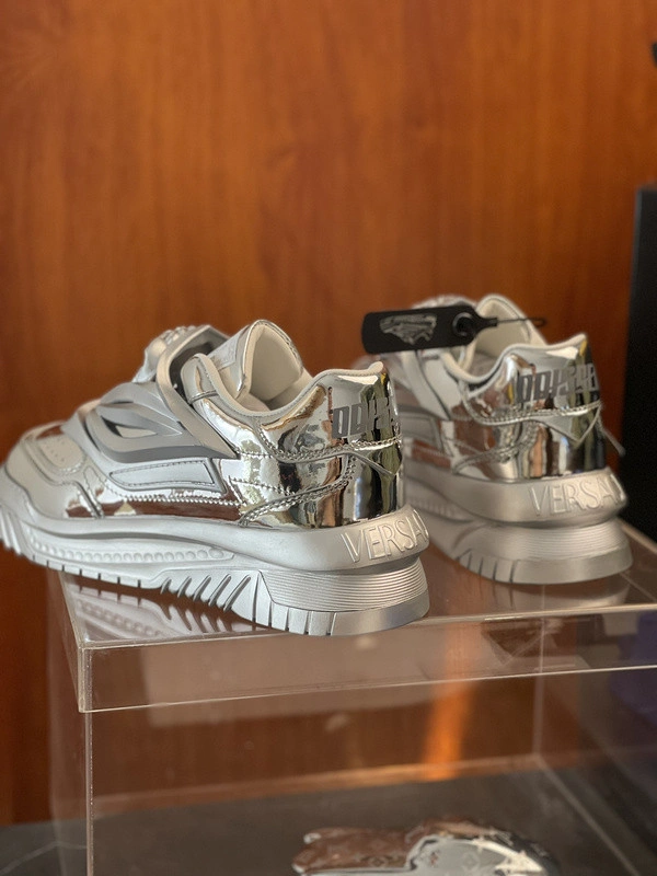 Vesace  Sneakers