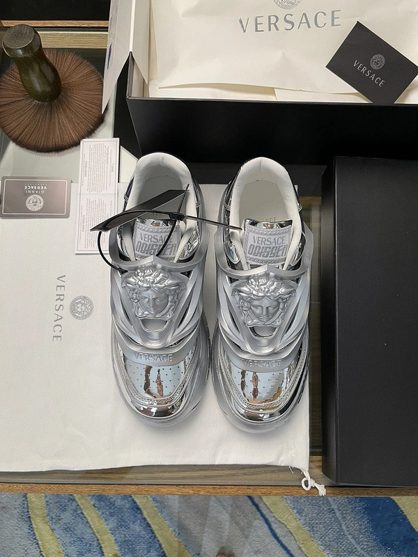 Vesace  Sneakers