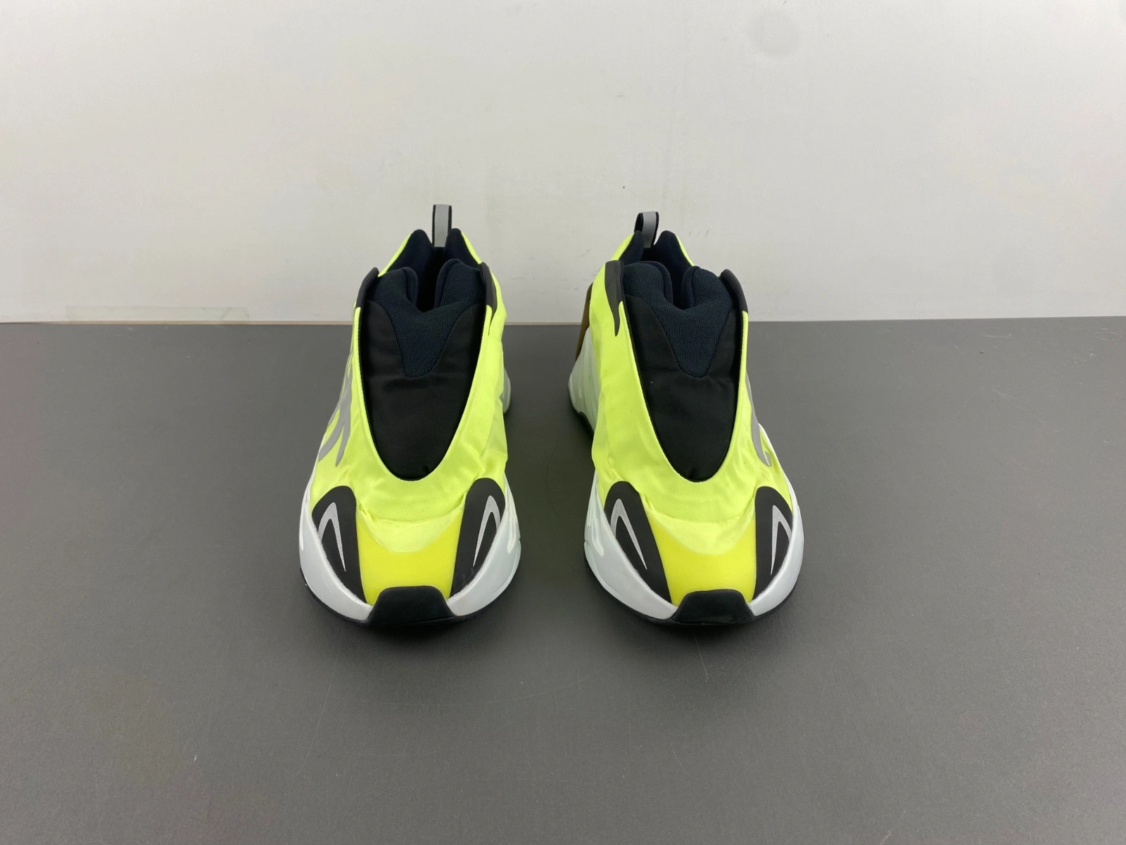 Yeezy Boost 700 MNVN Laceless 'Phosphor' - GY2055