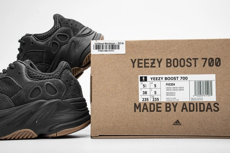 Yeezy Boost 700 'Utility Black'  fv5304
