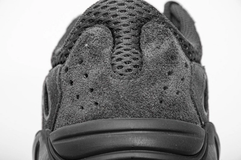 Yeezy Boost 700 'Utility Black'  fv5304