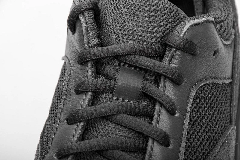Yeezy Boost 700 'Utility Black'  fv5304