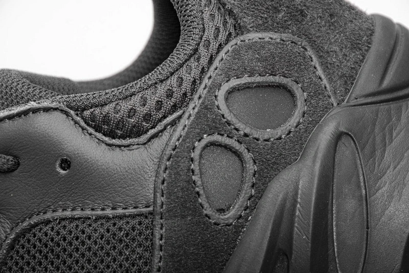 Yeezy Boost 700 'Utility Black'  fv5304