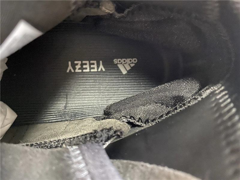 Yeezy Quantum adidas Yeezy Quantum “Barium”  EG1536