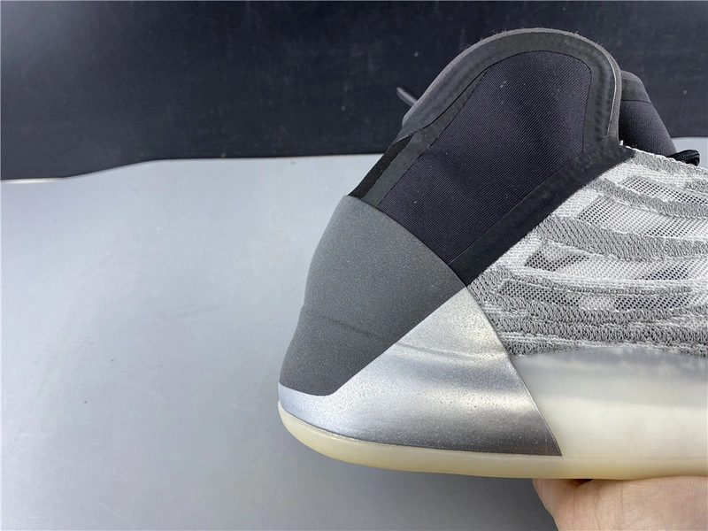 Yeezy Quantum adidas Yeezy Quantum “Barium”  EG1536