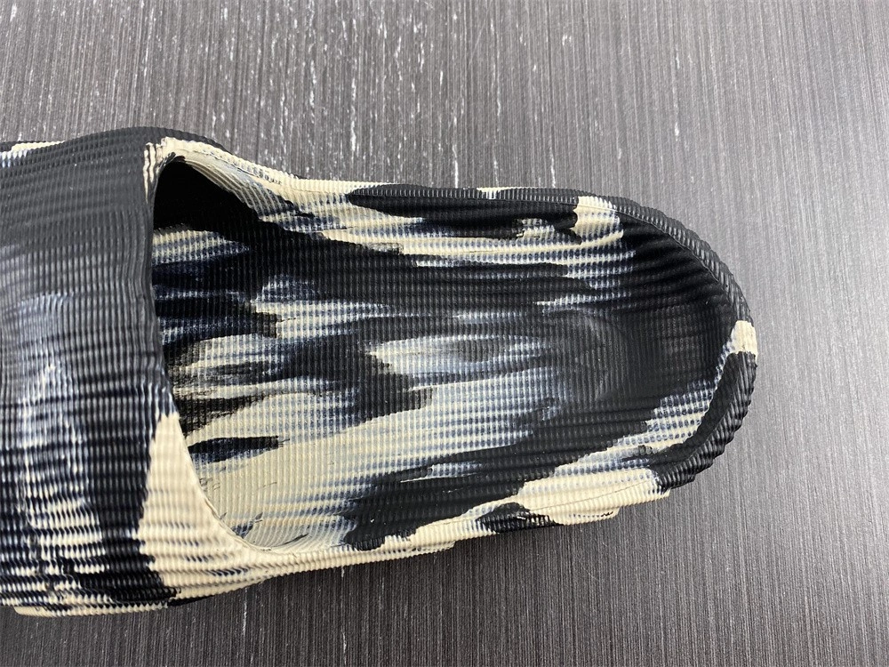 adidas Adilette 22 Slides Carbon Aluminum  GX6947