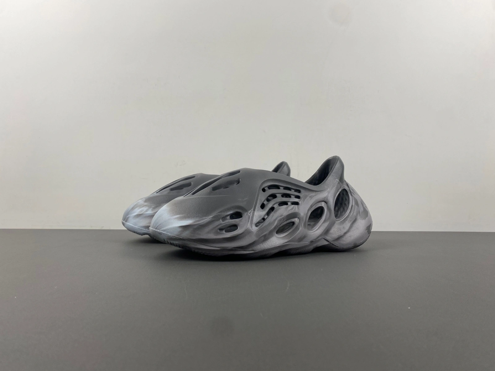 adidas Mens Yeezy Foam Runner  MX "Granite  IE4931