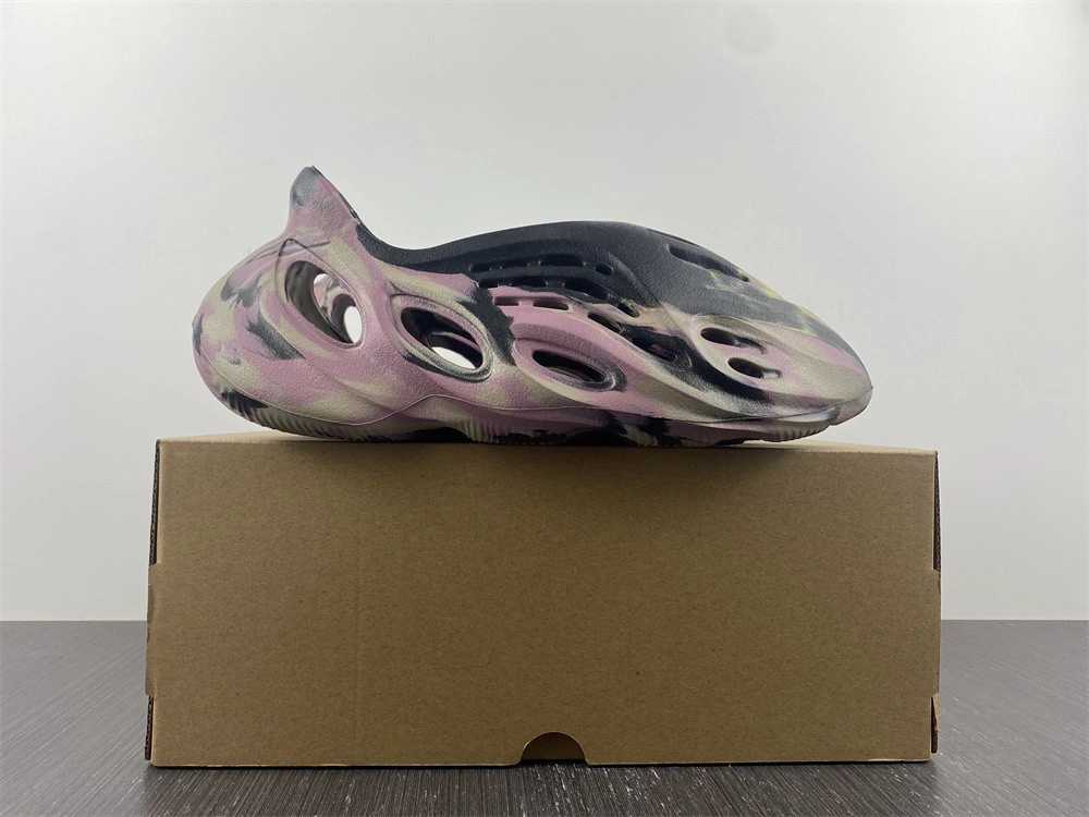 adidas Mens Yeezy Foam Runner IG9562 MX Carbon
