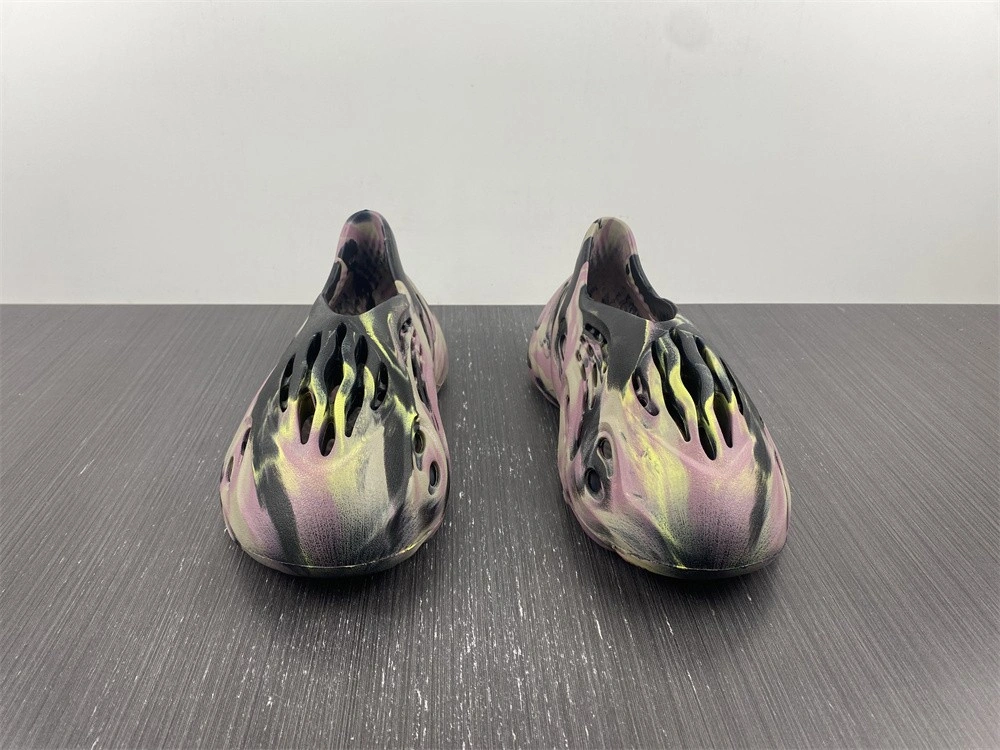 adidas Mens Yeezy Foam Runner IG9562 MX Carbon