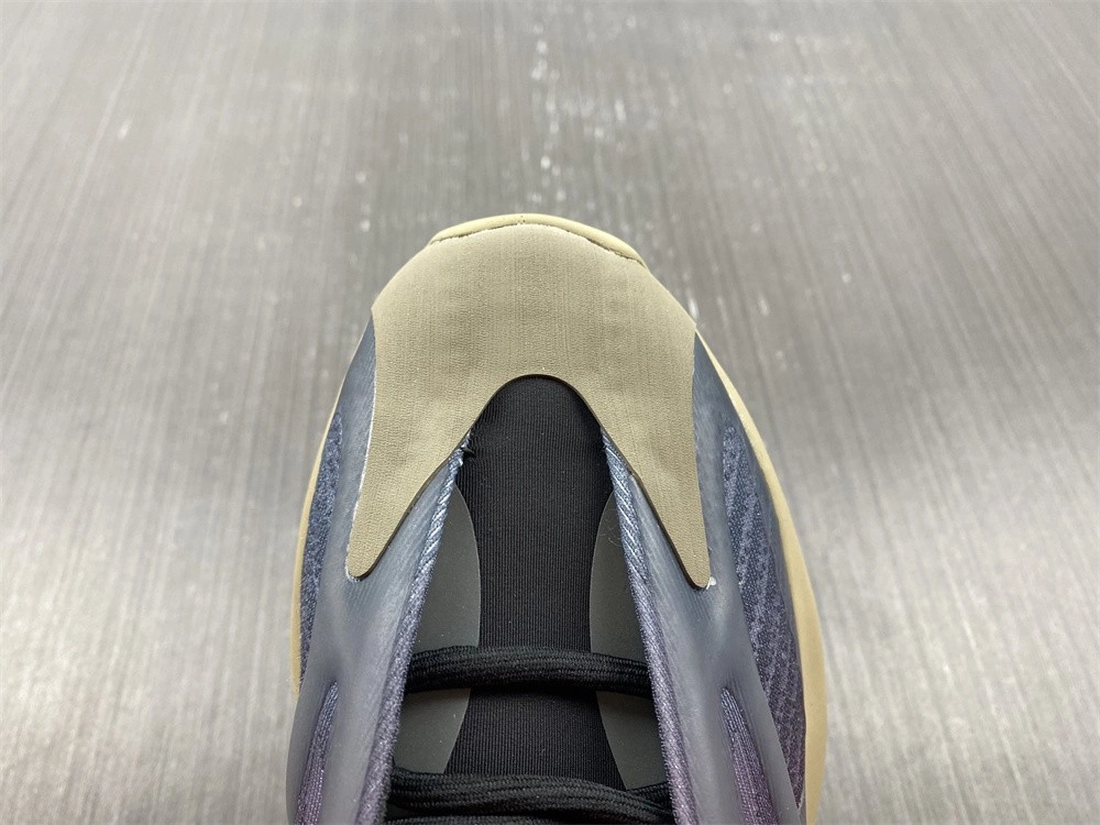 adidas Yeezy 700 V3 Fade Carbon - GW1814