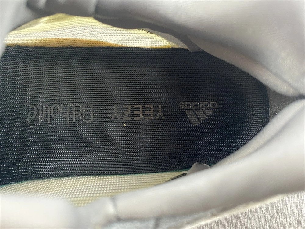 adidas Yeezy 700 V3 Fade Salt ID1674