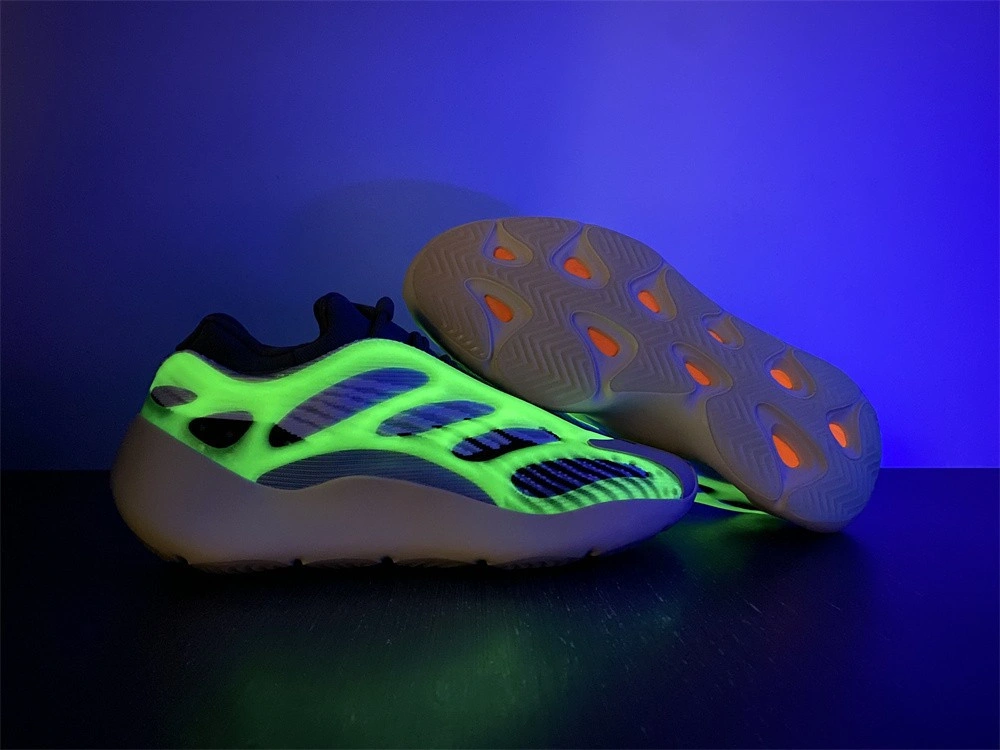 adidas Yeezy 700 V3 Fade Salt ID1674