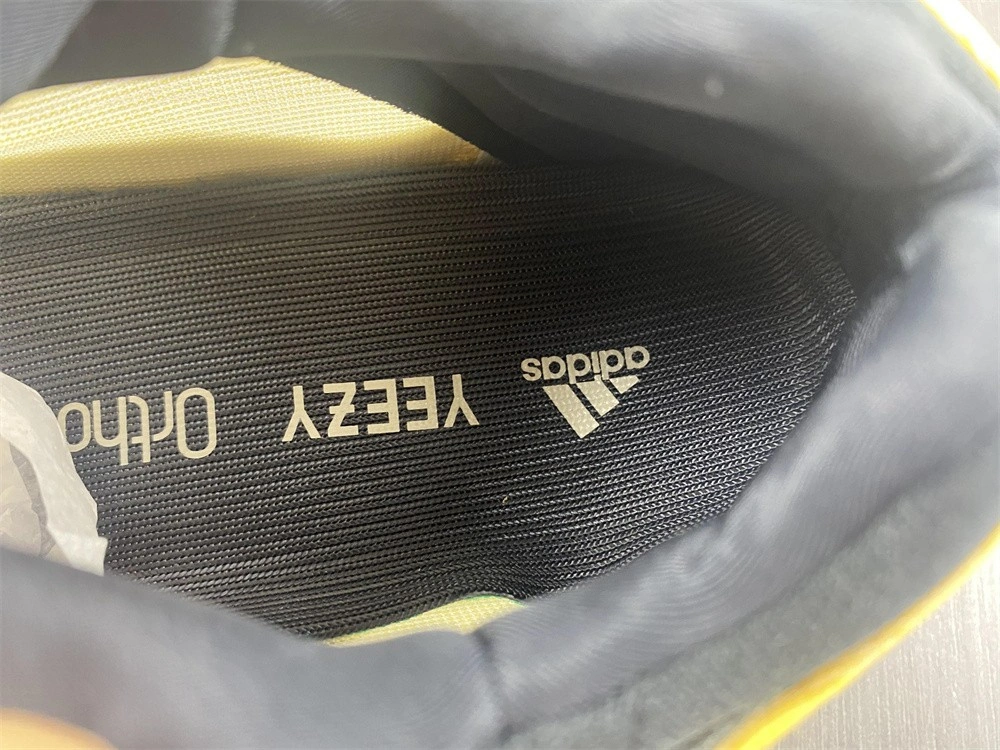 adidas Yeezy 700 V3 Mono Safflower - HP5425