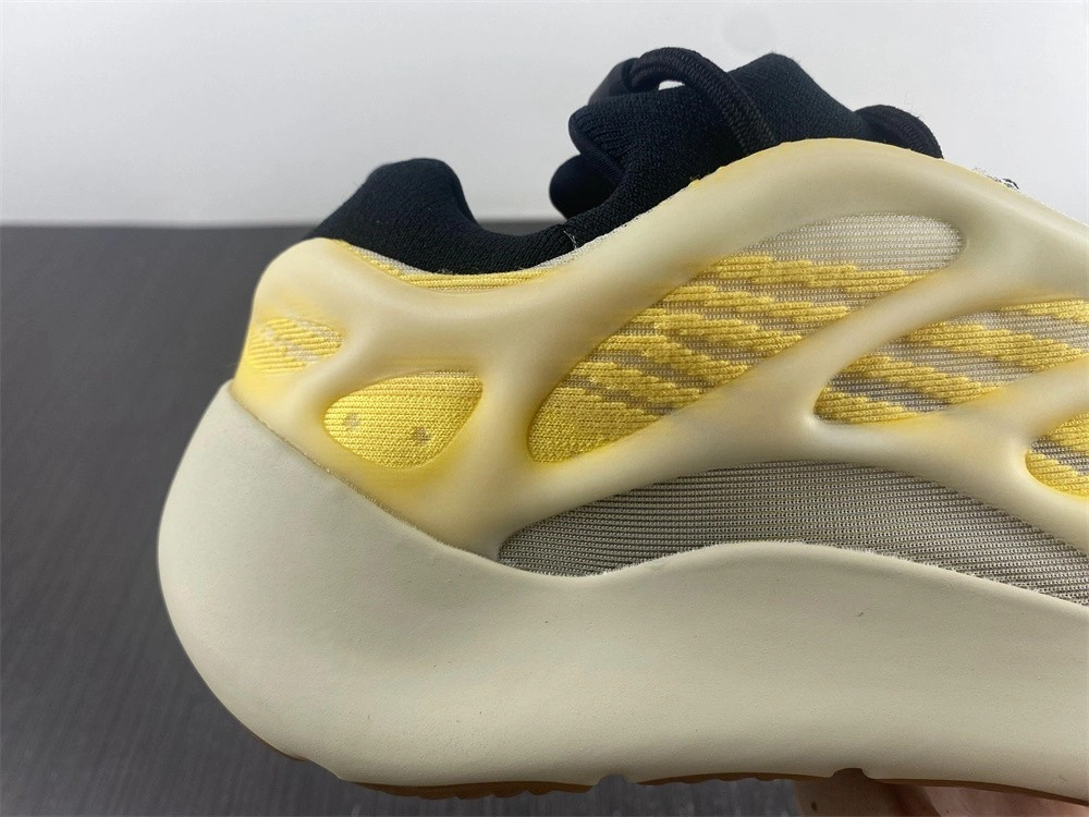 adidas Yeezy 700 V3 Mono Safflower - HP5425
