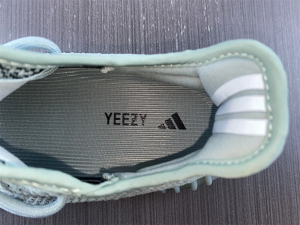 adidas Yeezy Boost 350 v2 