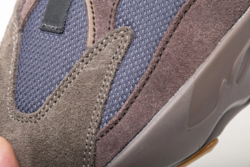 adidas Yeezy Boost 700 Mauve EE9614