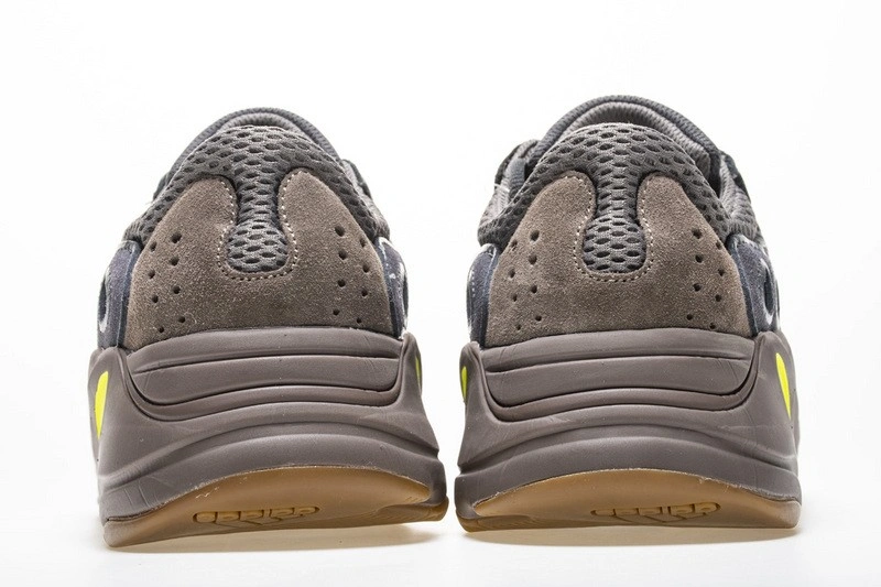 adidas Yeezy Boost 700 Mauve EE9614