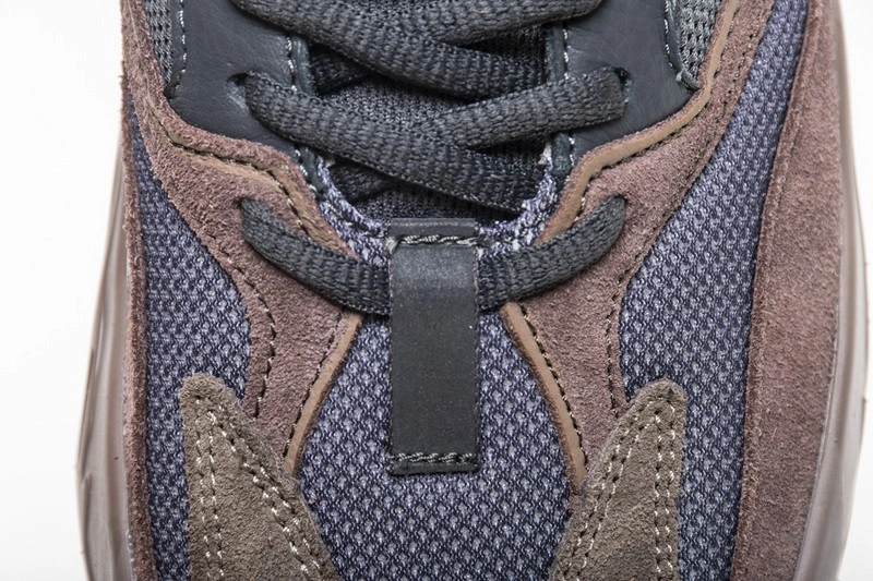 adidas Yeezy Boost 700 Mauve EE9614
