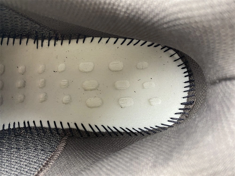 adidas Yeezy Boost 700 V2 Geode - EG6860