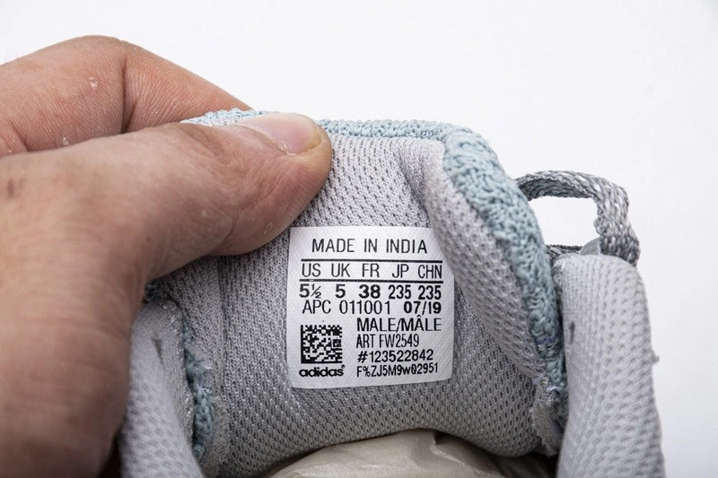 adidas Yeezy Boost 700 V2 Inertia   FW2549