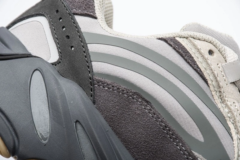 adidas Yeezy Boost 700 V2 Tephra   FU7914