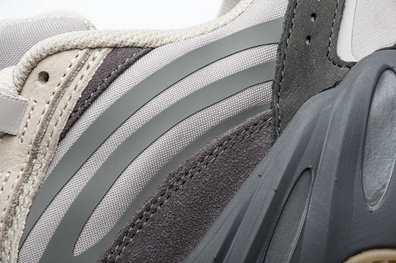adidas Yeezy Boost 700 V2 Tephra   FU7914
