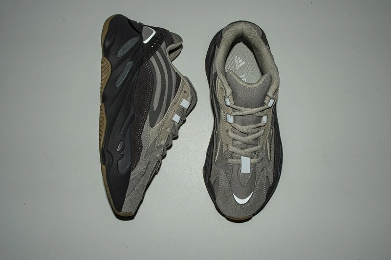adidas Yeezy Boost 700 V2 Tephra   FU7914