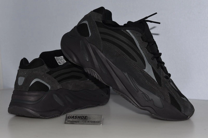 adidas Yeezy Boost 700 V2 Vanta   FU6684