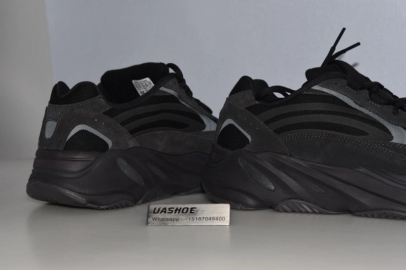 adidas Yeezy Boost 700 V2 Vanta   FU6684