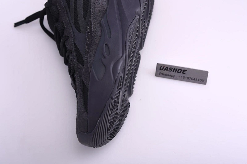 adidas Yeezy Boost 700 V2 Vanta   FU6684