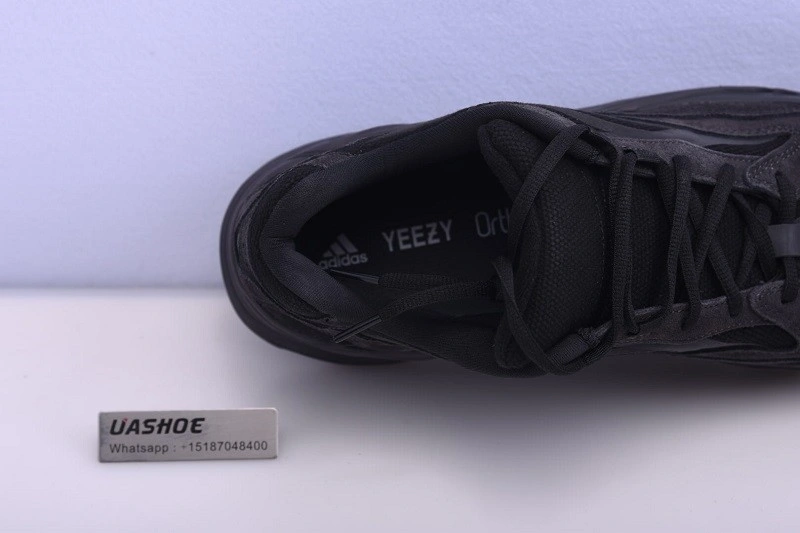 adidas Yeezy Boost 700 V2 Vanta   FU6684