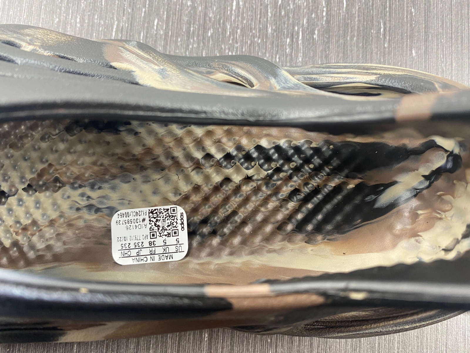 adidas Yeezy Foam RNNR MX Brown Blue  lD4126