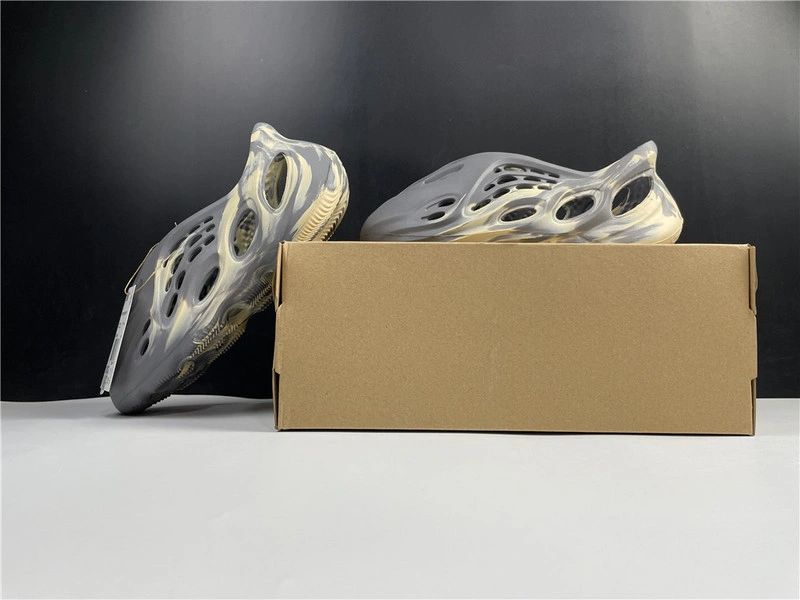 adidas Yeezy Foam RNNR MXT Moon Gray - GV7904