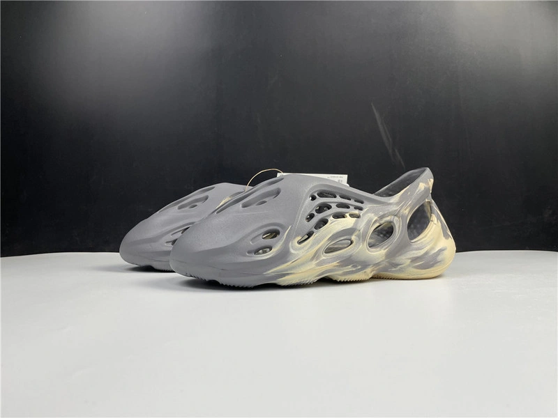 adidas Yeezy Foam RNNR MXT Moon Gray - GV7904