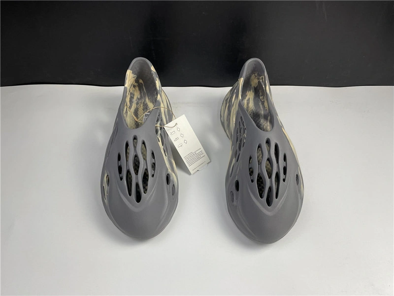 adidas Yeezy Foam RNNR MXT Moon Gray - GV7904