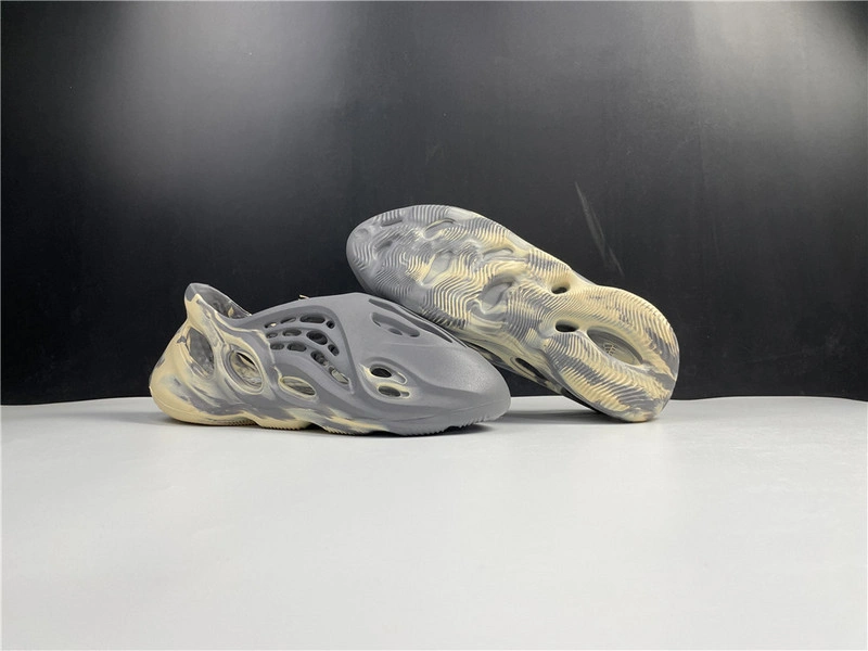 adidas Yeezy Foam RNNR MXT Moon Gray - GV7904